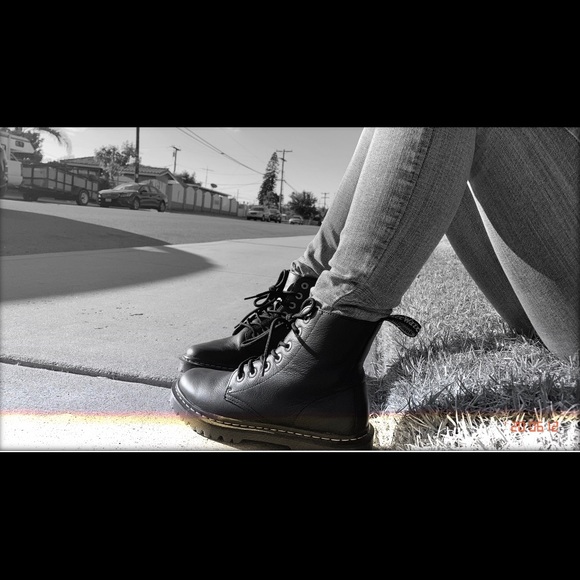 Meet your Posher, Selena - Picture 1 of 1